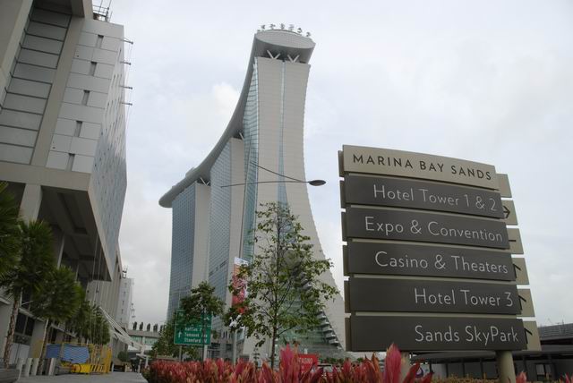 Bayfront Avenue - Marina Bay Sands Hotel, Singapore