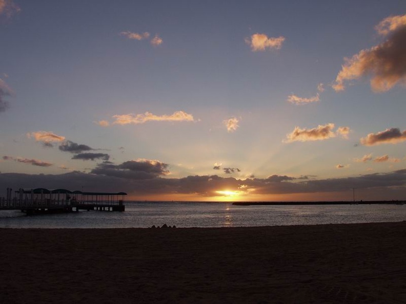 Sunset_Waikiki_Beach.jpg