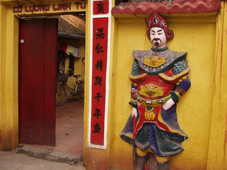 Entrance_of_a_small_pagoda_Bach_Ma_Temple_Old_Quarter_Hanoi_Vietnam.jpg