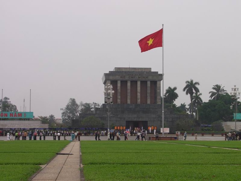 Ho_Chi_Minh_Mausoleum_Hanoi_Vietnam.jpg