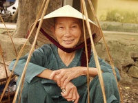 Old Vietnamese woman - Thien Mu Pagoda, Hué, Central Vietnam