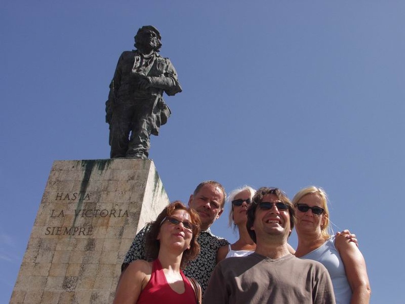 Hasta_la_victoria_Monumento_Ernesto_Che_Guevara_Santa_Clara_Cuba.jpg