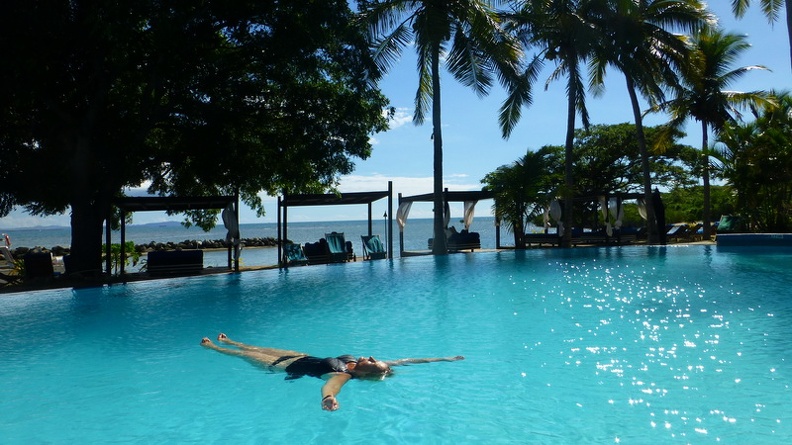 Floating_in_the_pool_-_Anchorage_Beach_Resort_Fiji_Island_Viti_Levu.JPG