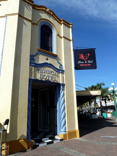 Entrance_Provincial_Hotel_Napier_Westcoast_North_NZ.jpg