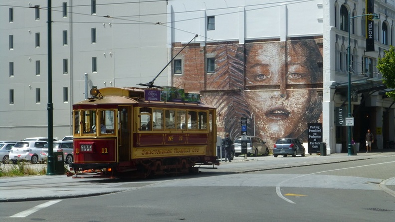 Tram_passing_mural_-_Christchurch_New_Zealand.JPG