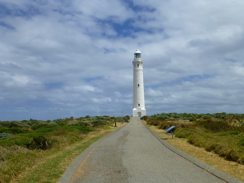 Cape_Leeuwin_Lighthouse_-_Leeuwin_Naturaliste_National_Park_Western_Australia.JPG