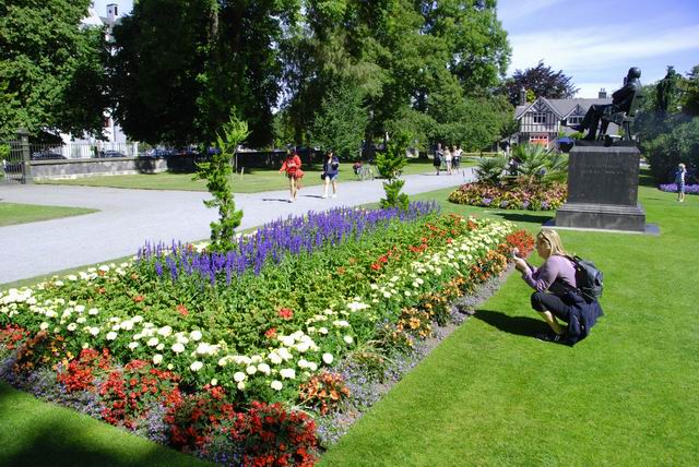 Beautiful_flowers_Botanic_Gardens_Christchurch_NZ.jpg